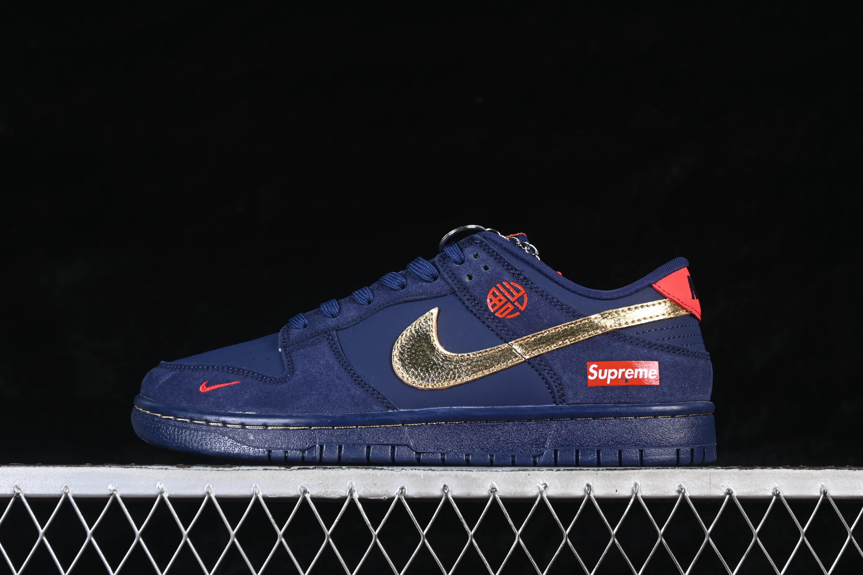 All categories Nk SB Dunk Series Nk SB Dunk Low High-end customized low-top sneakers Nike SB Dunk Low Year of the Horse limited edition Navy blue gilt High-end private customization low-top casual sneakers NH0601-486